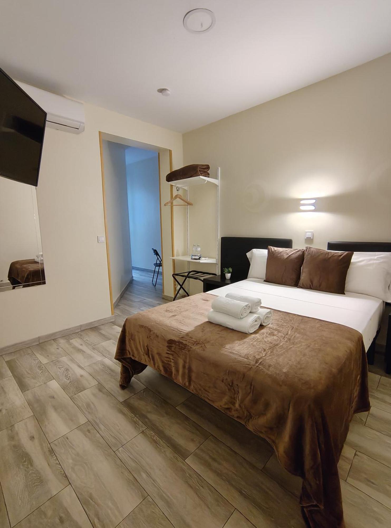 Ch Cruz Madrid Hotel Екстериор снимка