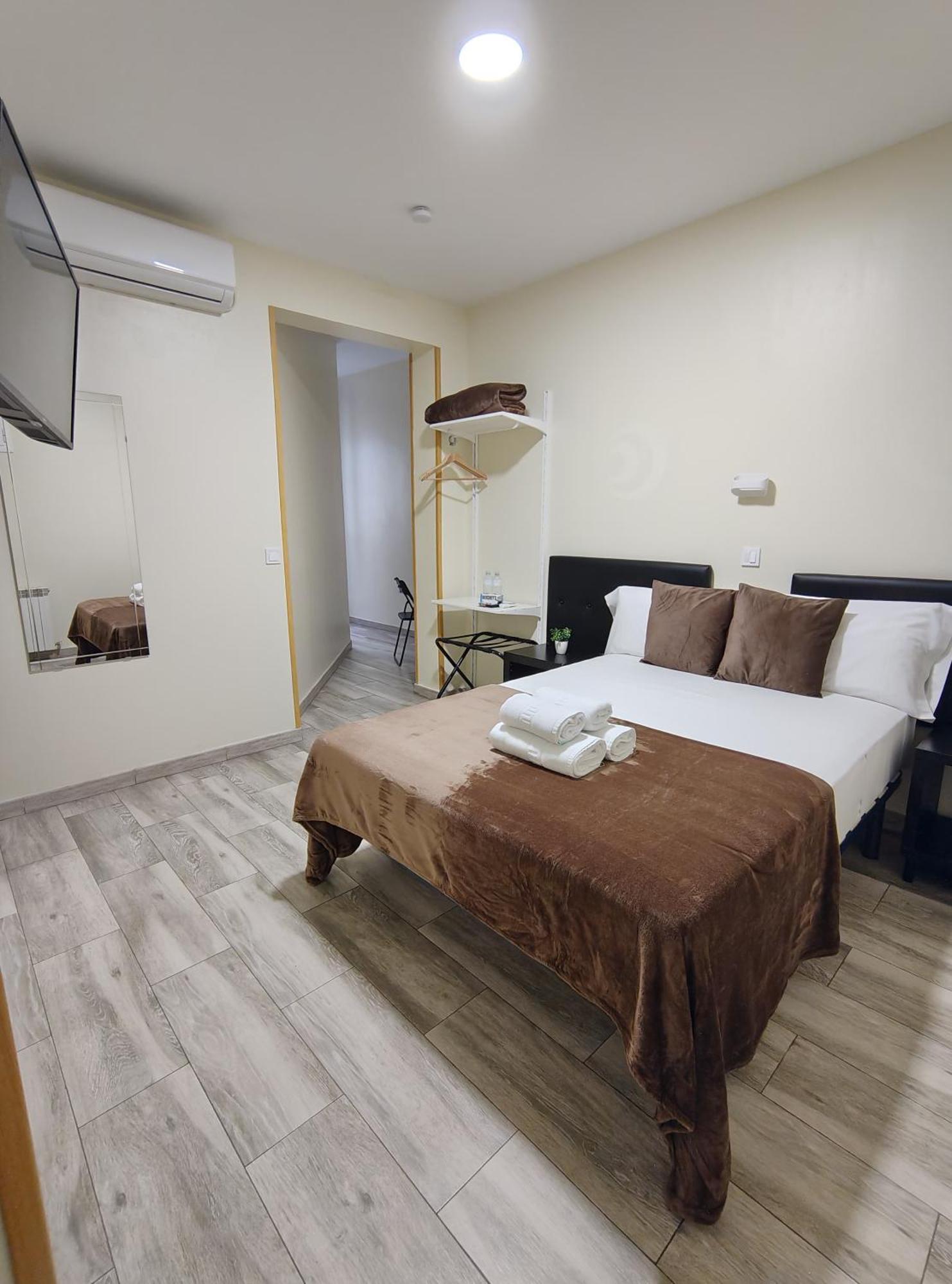 Ch Cruz Madrid Hotel Екстериор снимка
