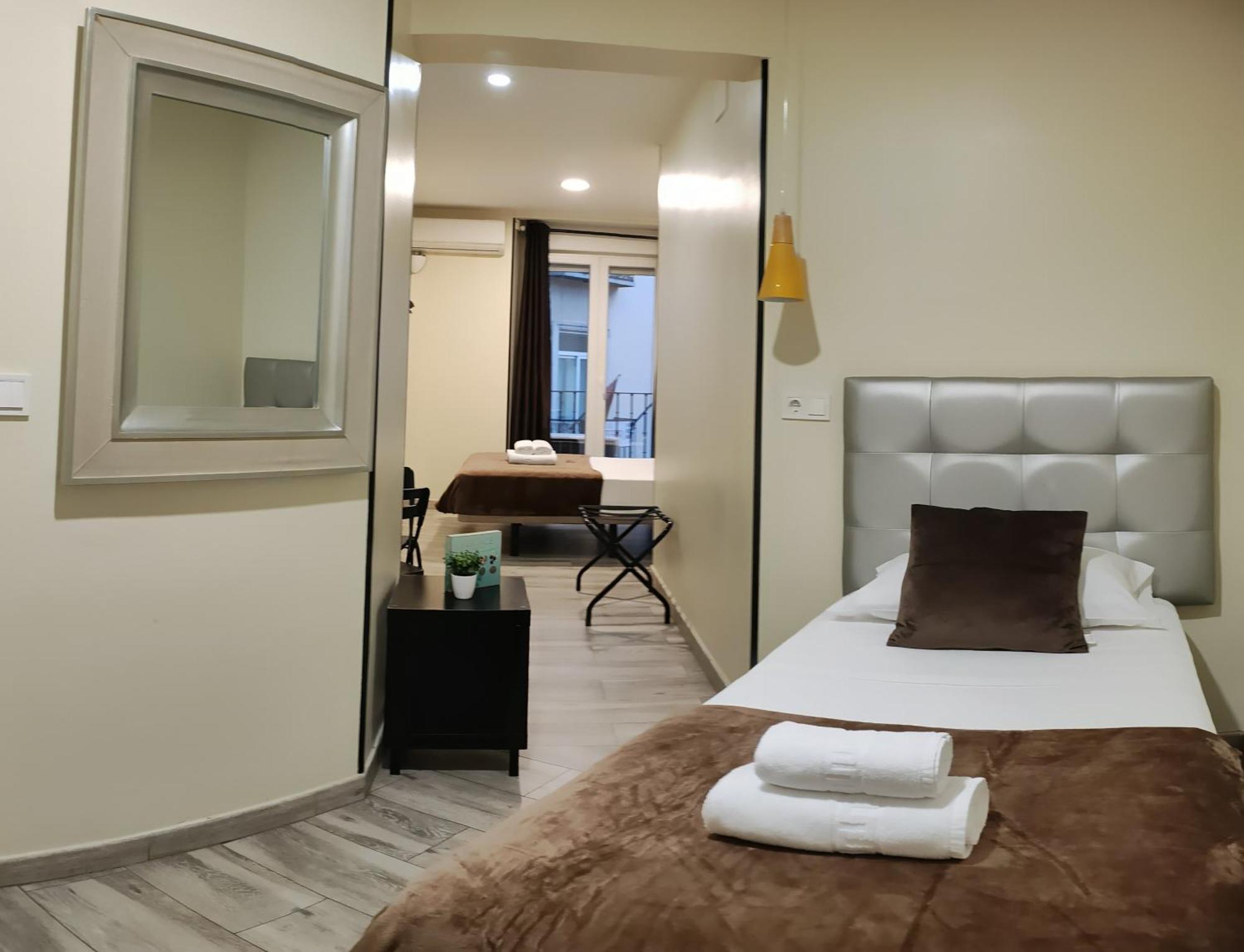 Ch Cruz Madrid Hotel Екстериор снимка